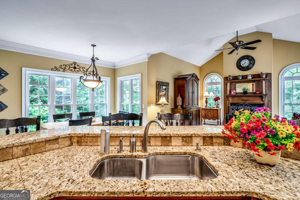 411 Overlook Way Cohutta GA 30710