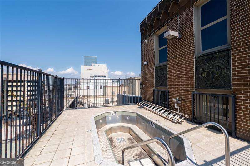 32 Peachtree Street NW Atlanta GA 30303