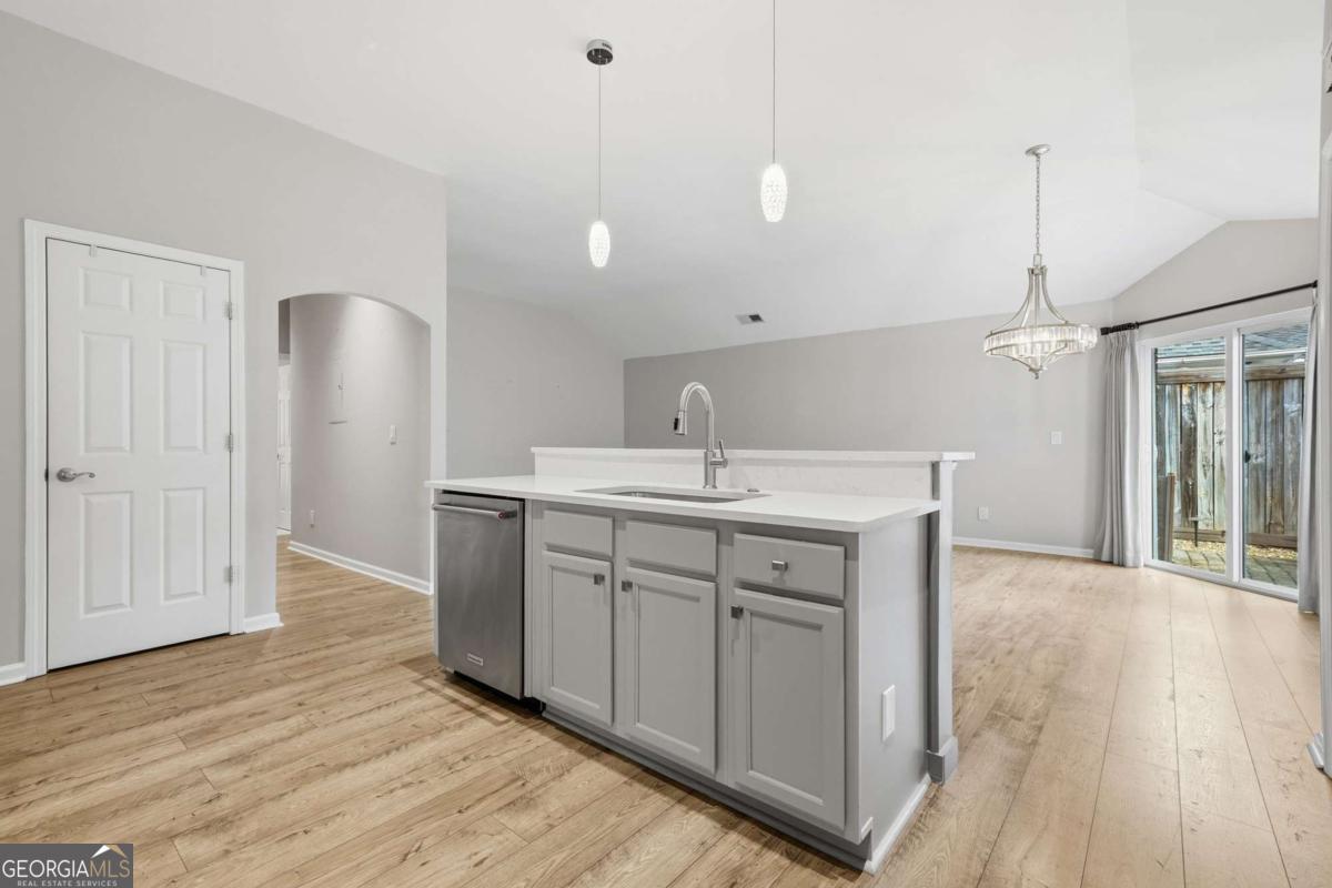 102 Courtyard Lane Woodstock GA 30189