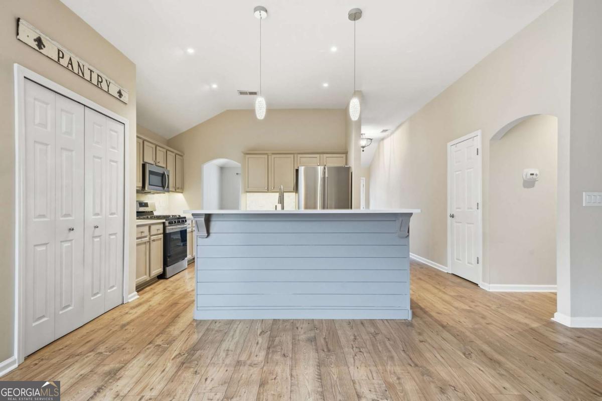 102 Courtyard Lane Woodstock GA 30189