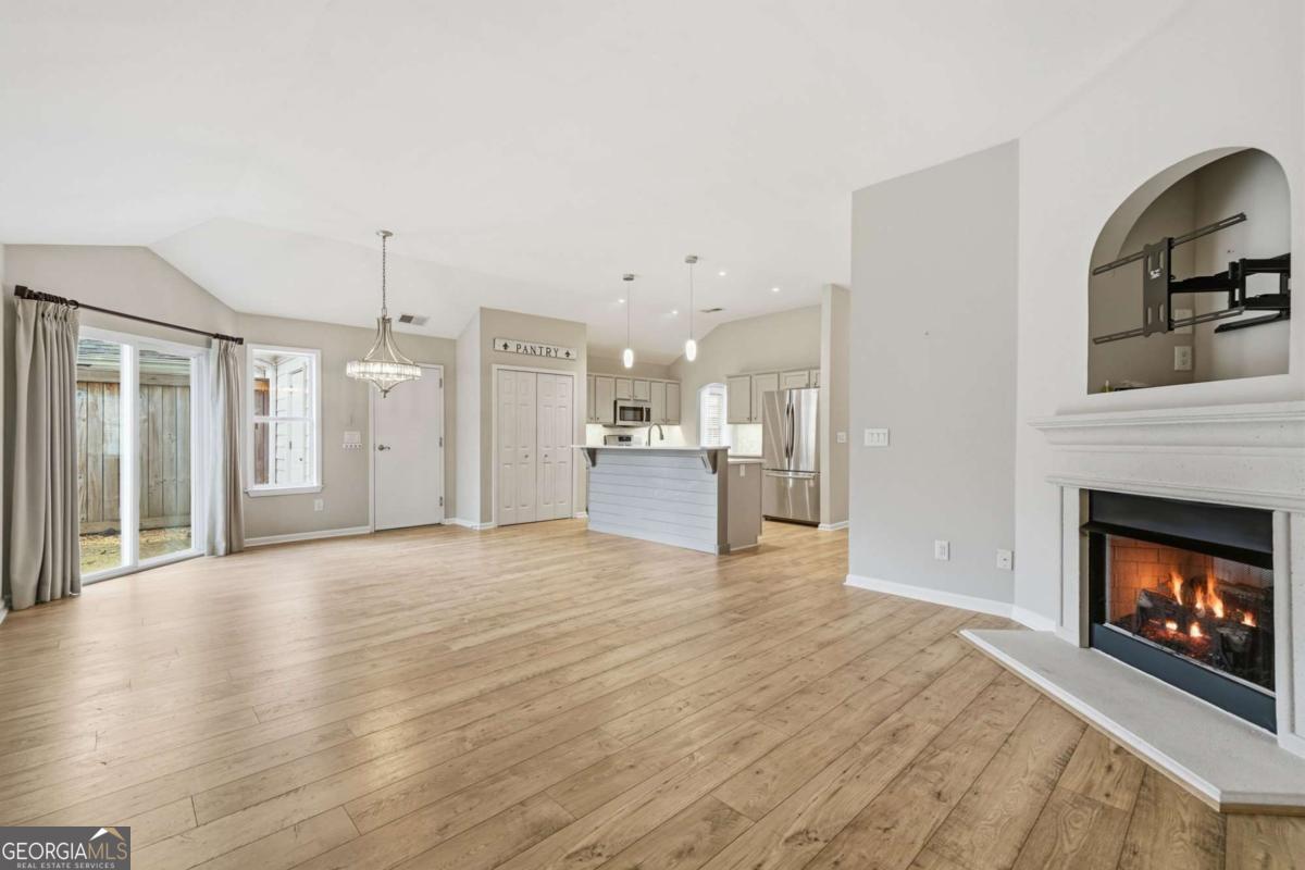 102 Courtyard Lane Woodstock GA 30189