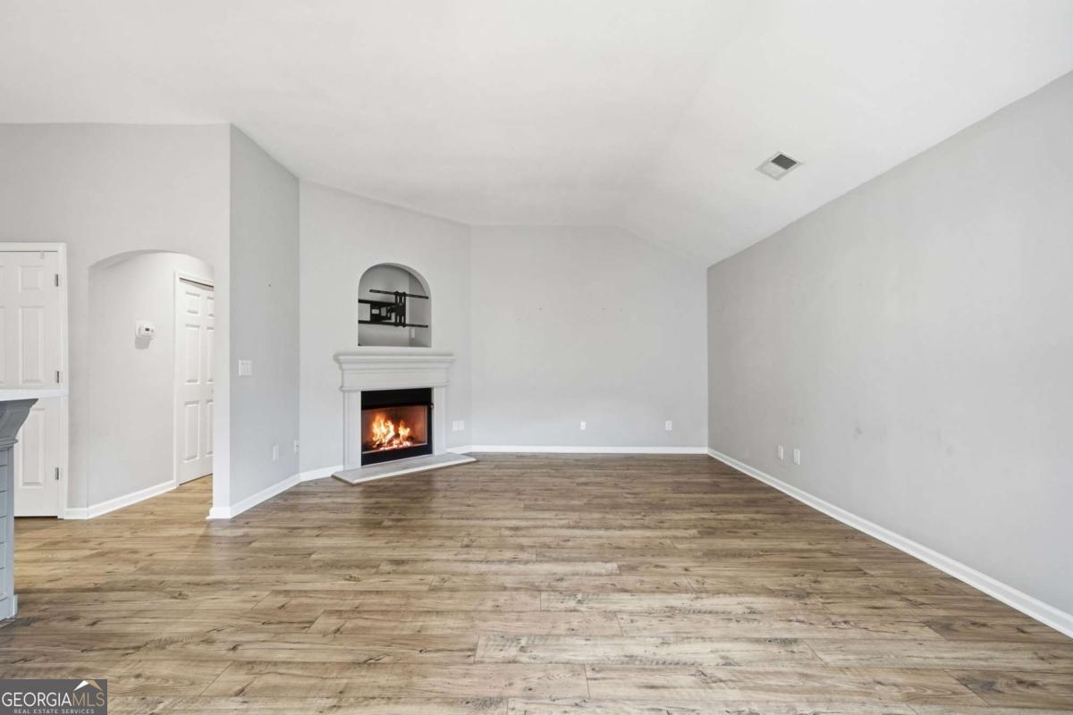 102 Courtyard Lane Woodstock GA 30189