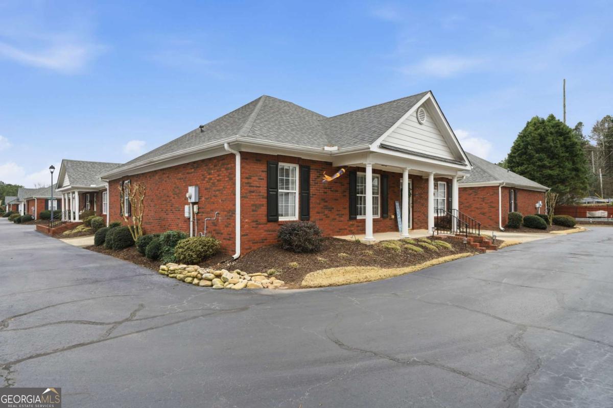 102 Courtyard Lane Woodstock GA 30189