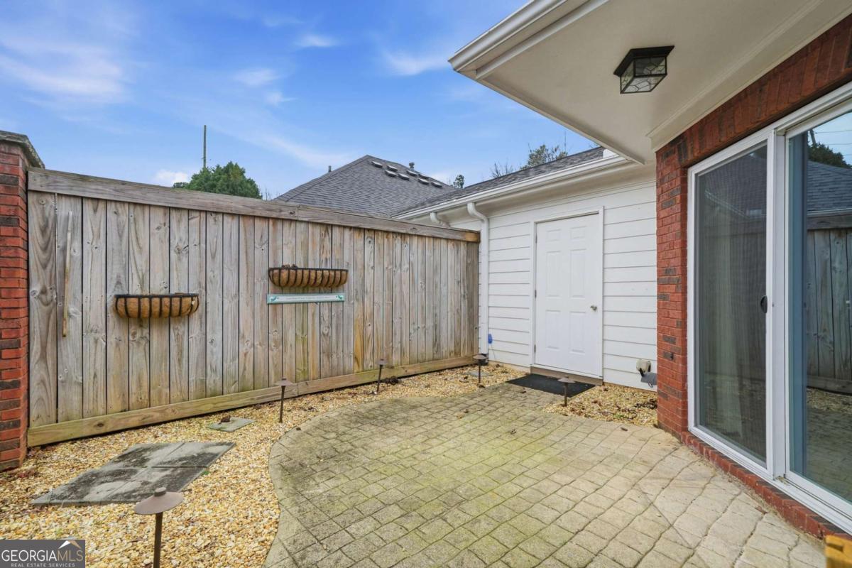 102 Courtyard Lane Woodstock GA 30189