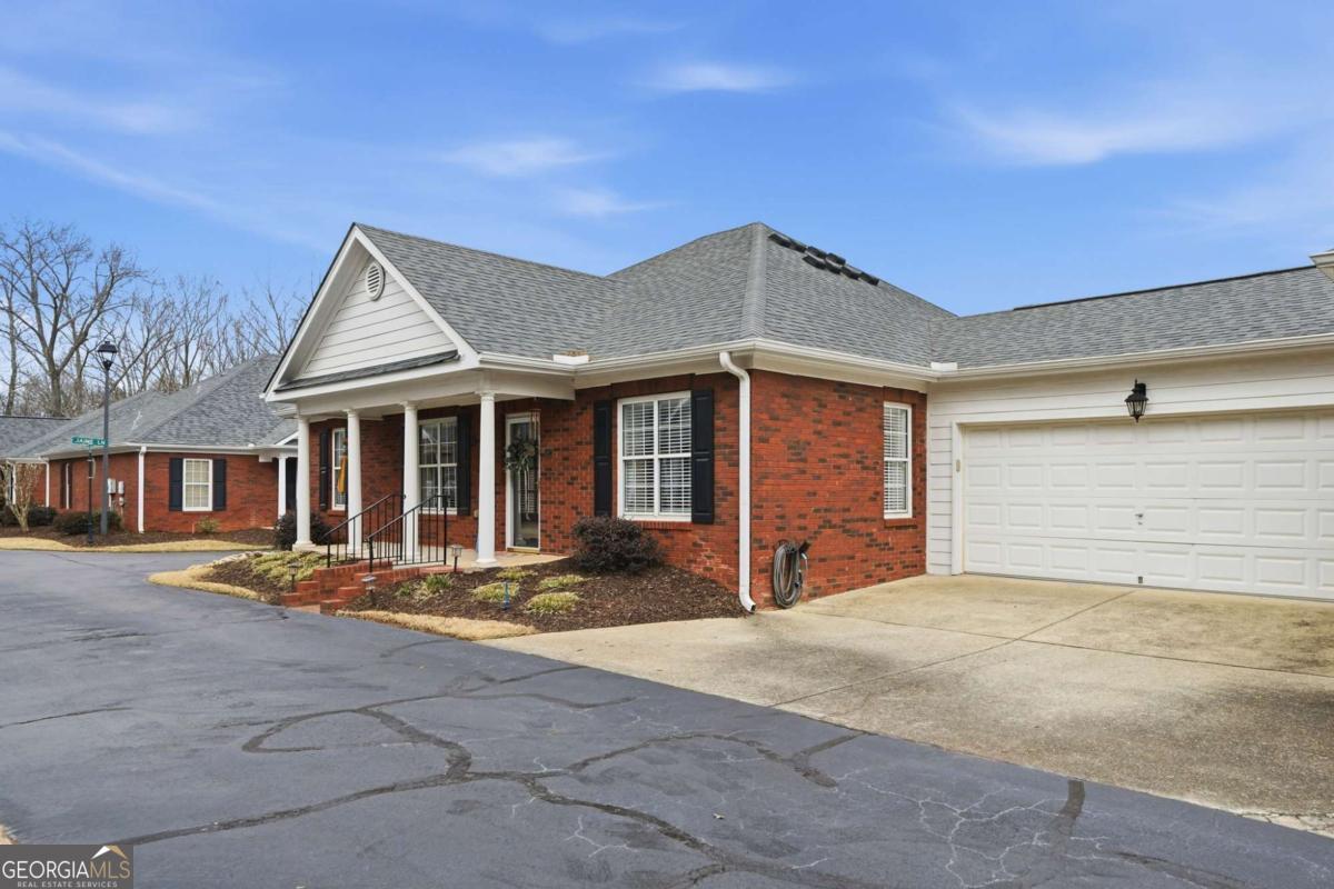 102 Courtyard Lane Woodstock GA 30189