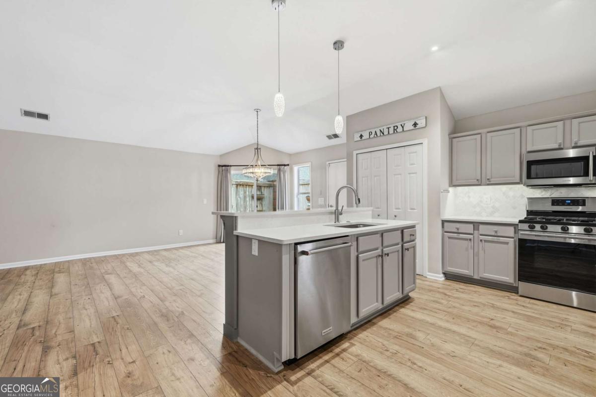 102 Courtyard Lane Woodstock GA 30189