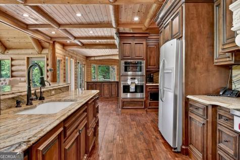 192 Delphi Hills Lane Mccaysville GA 30555
