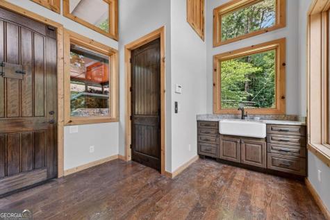 192 Delphi Hills Lane Mccaysville GA 30555