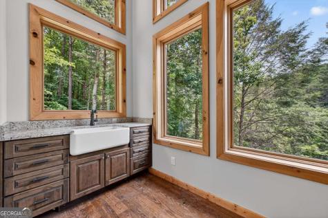 192 Delphi Hills Lane Mccaysville GA 30555