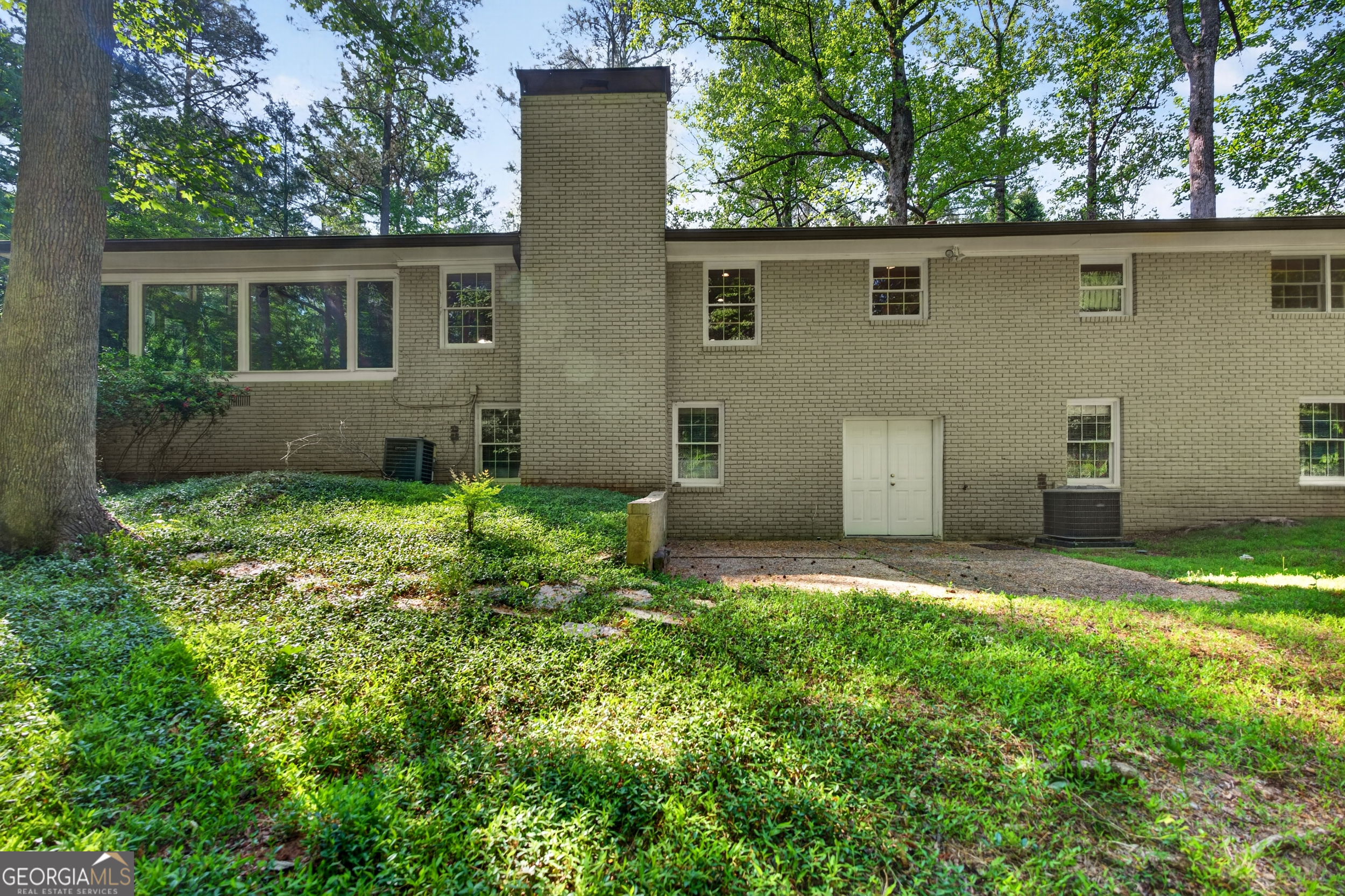 2070 Clay Drive NE Sandy Springs GA 30350