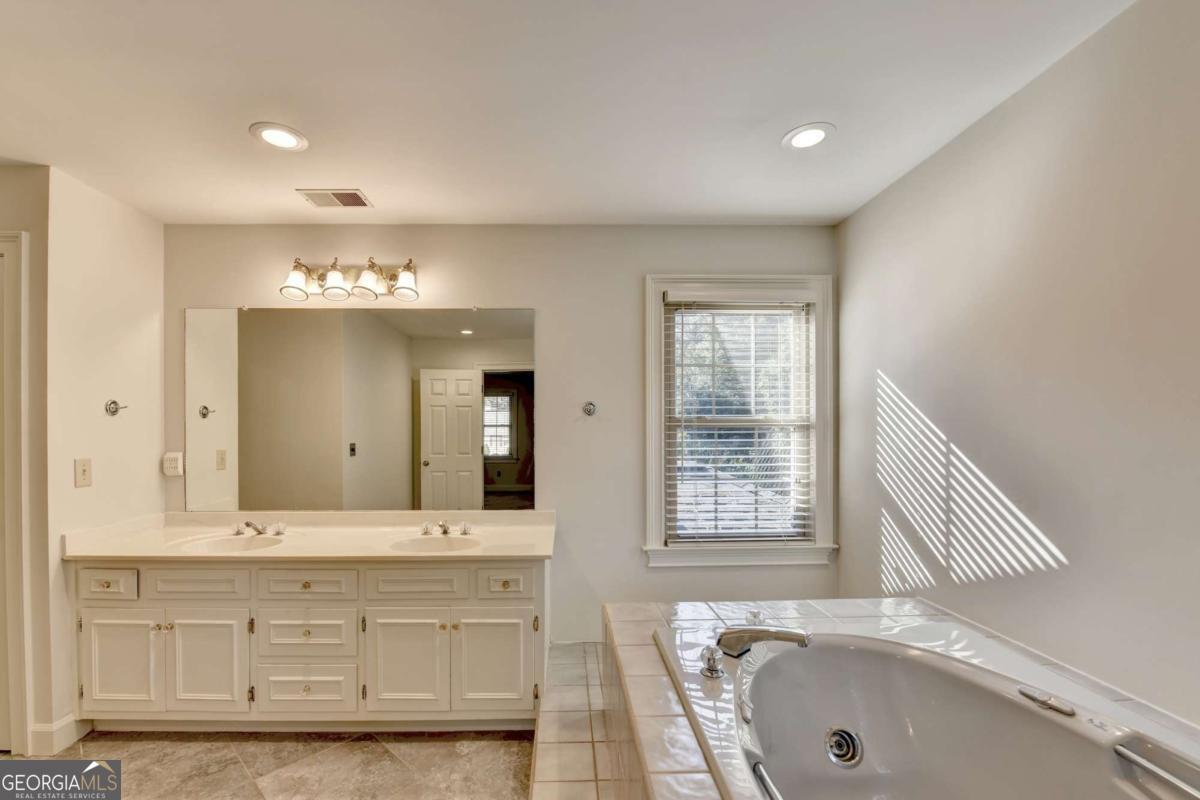 2859 Village Court Gainesville GA 30506