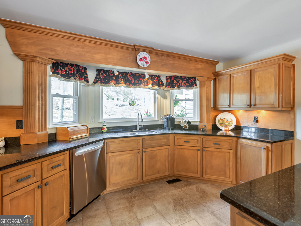 31 Fawn Lake Trail NE White GA 30184