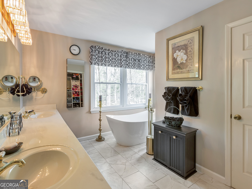31 Fawn Lake Trail NE White GA 30184