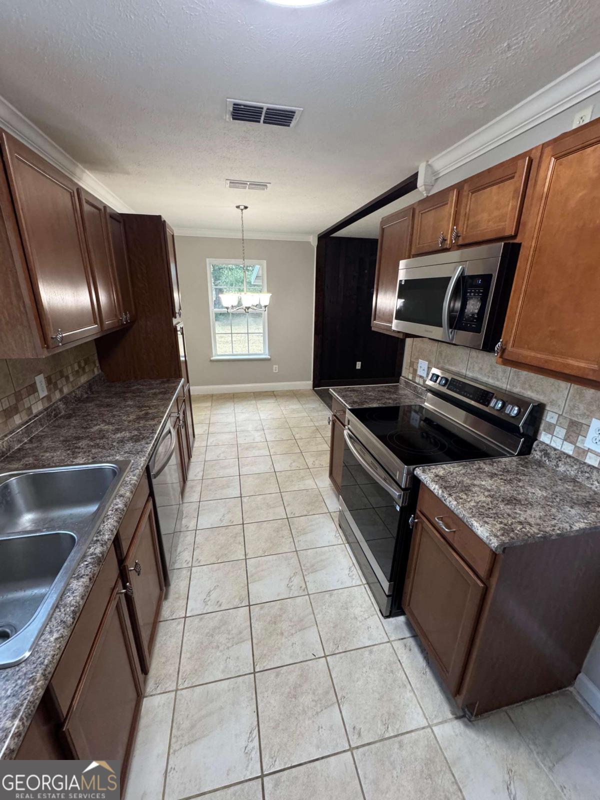 1621 Meadowood Drive Waycross GA 31503