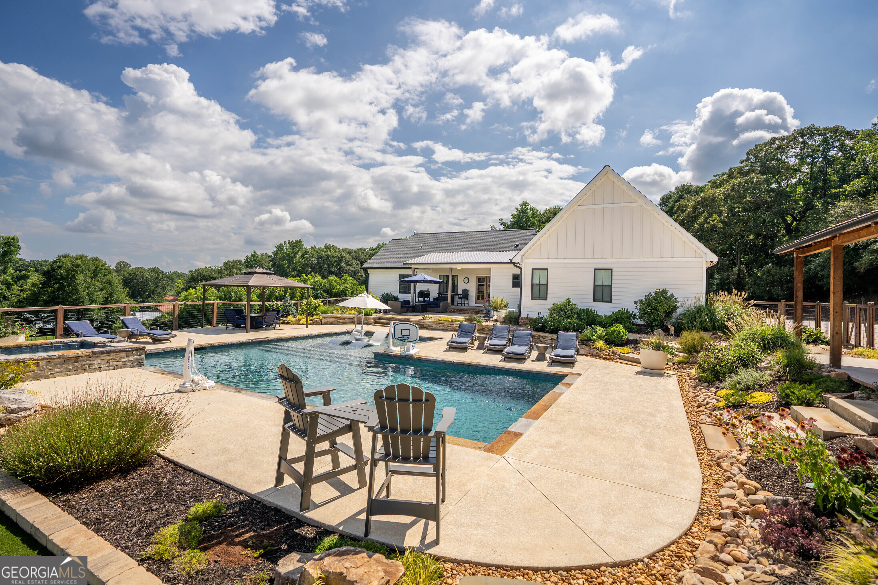 7625 W County Line Road Lula GA 30554