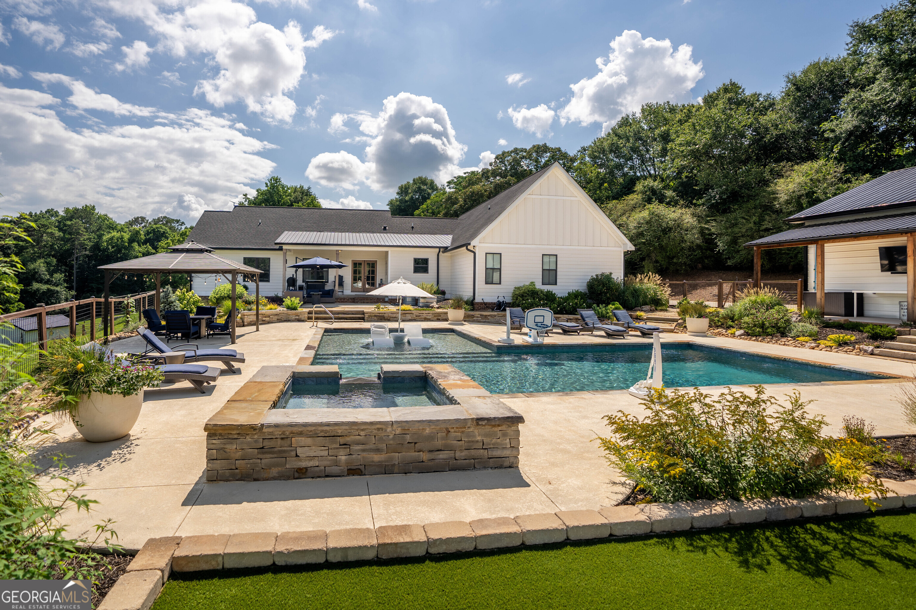 7625 W County Line Road Lula GA 30554