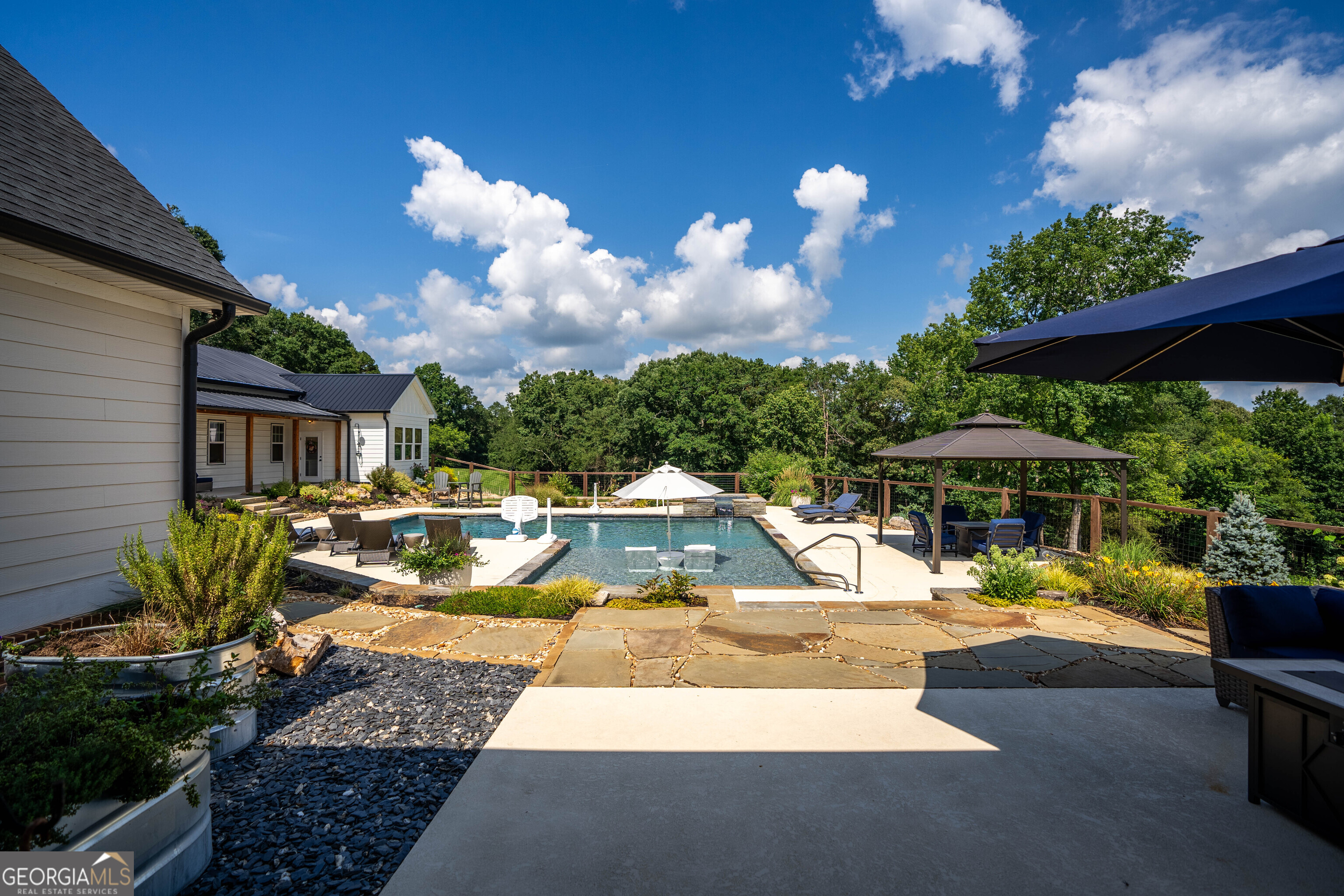 7625 W County Line Road Lula GA 30554