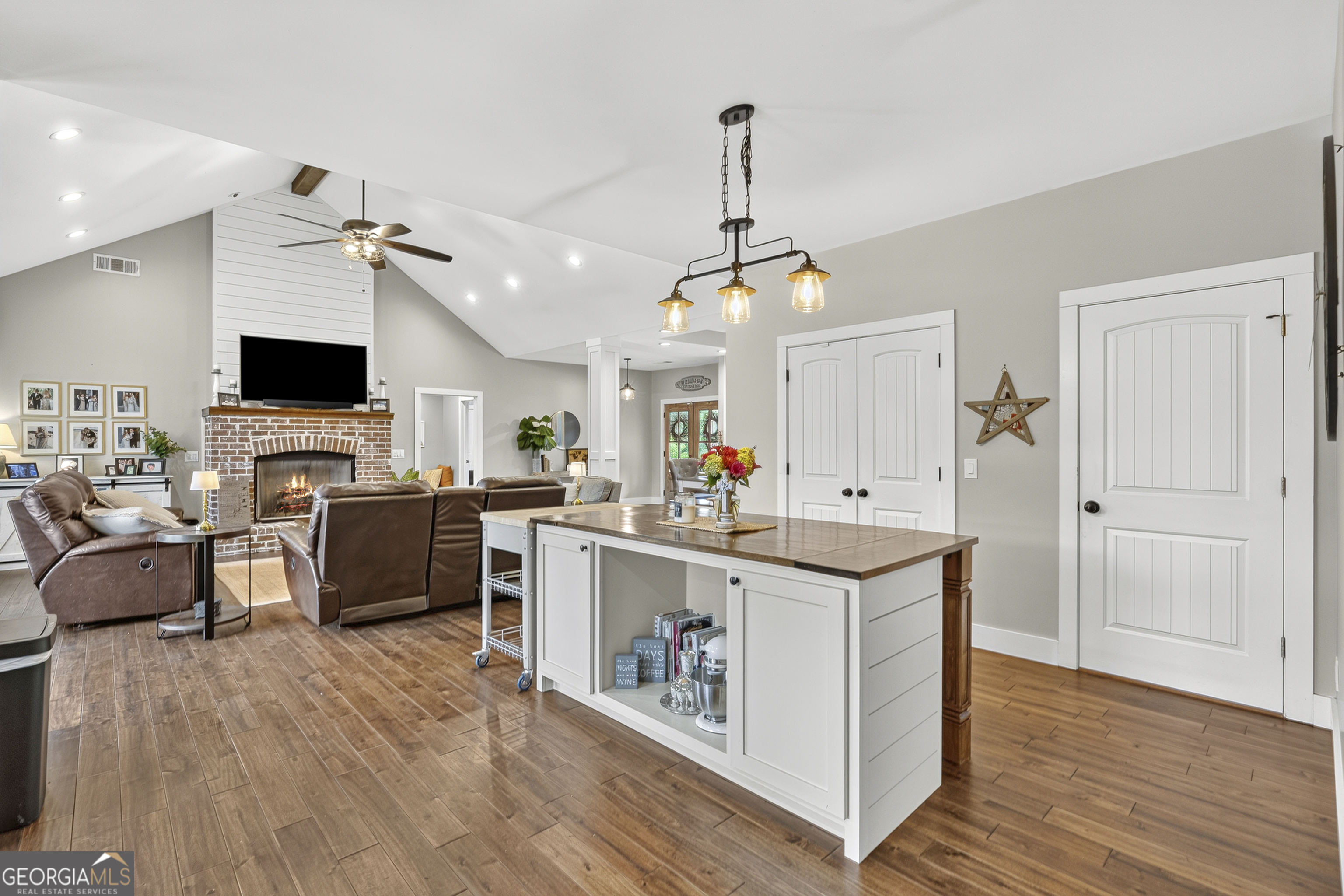 7625 W County Line Road Lula GA 30554