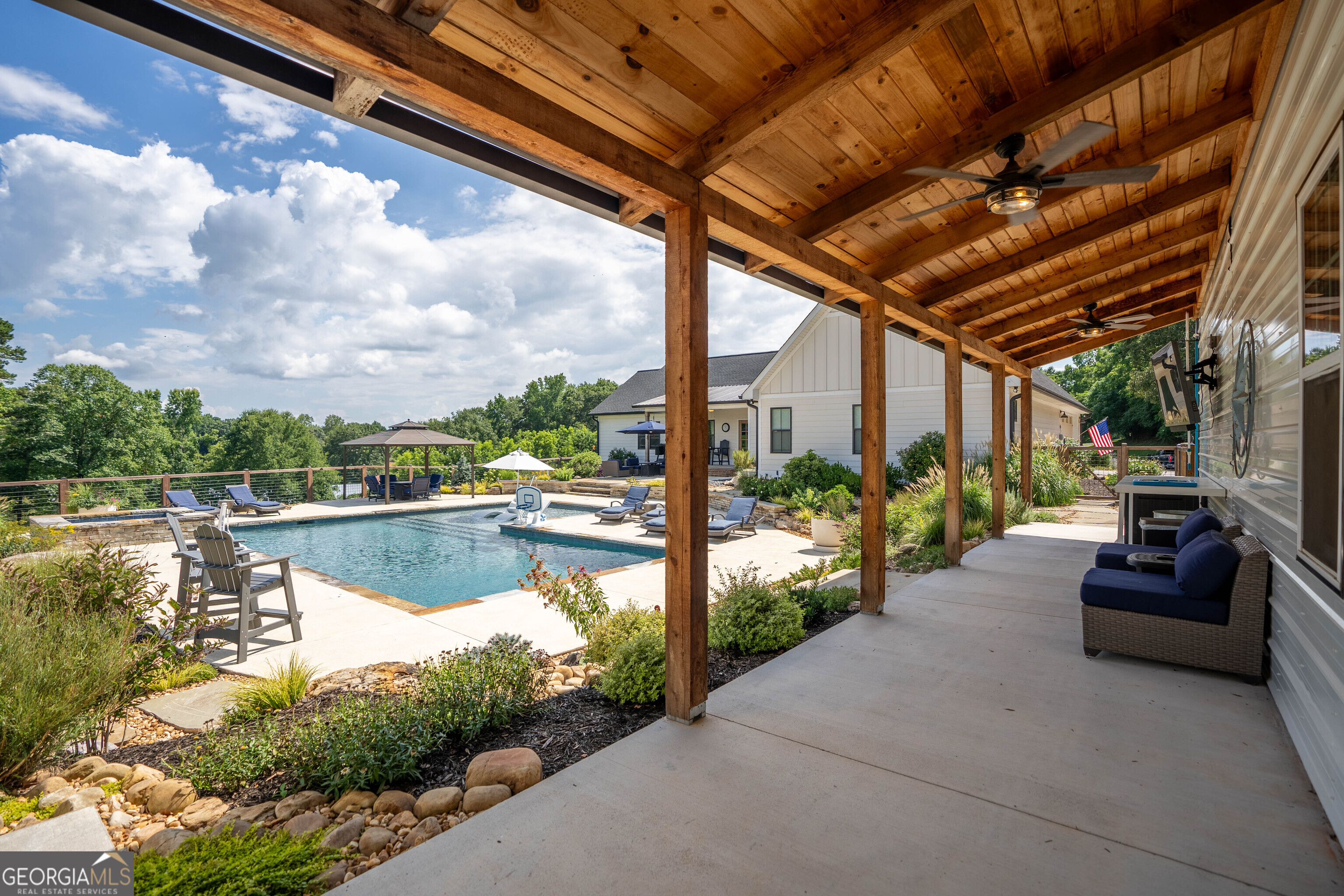 7625 W County Line Road Lula GA 30554