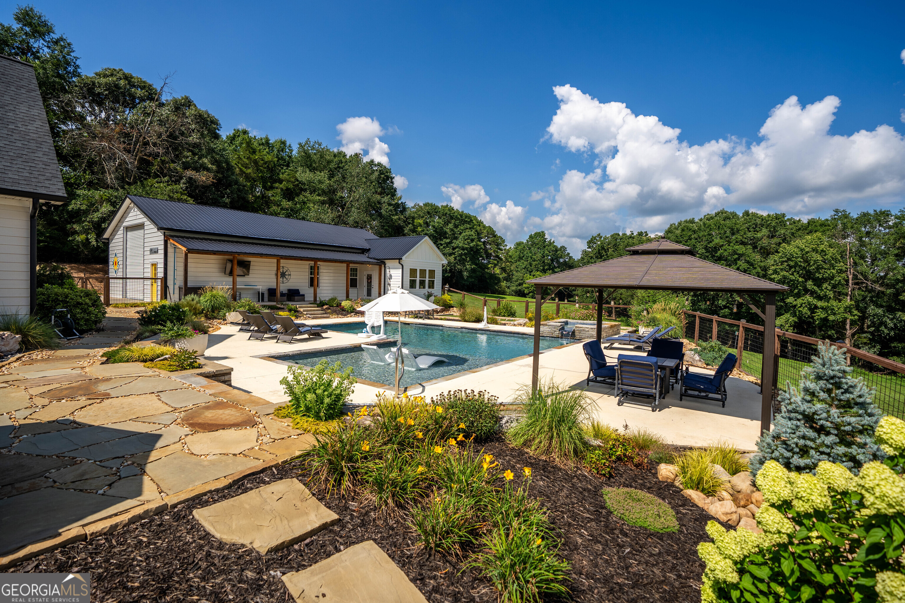 7625 W County Line Road Lula GA 30554