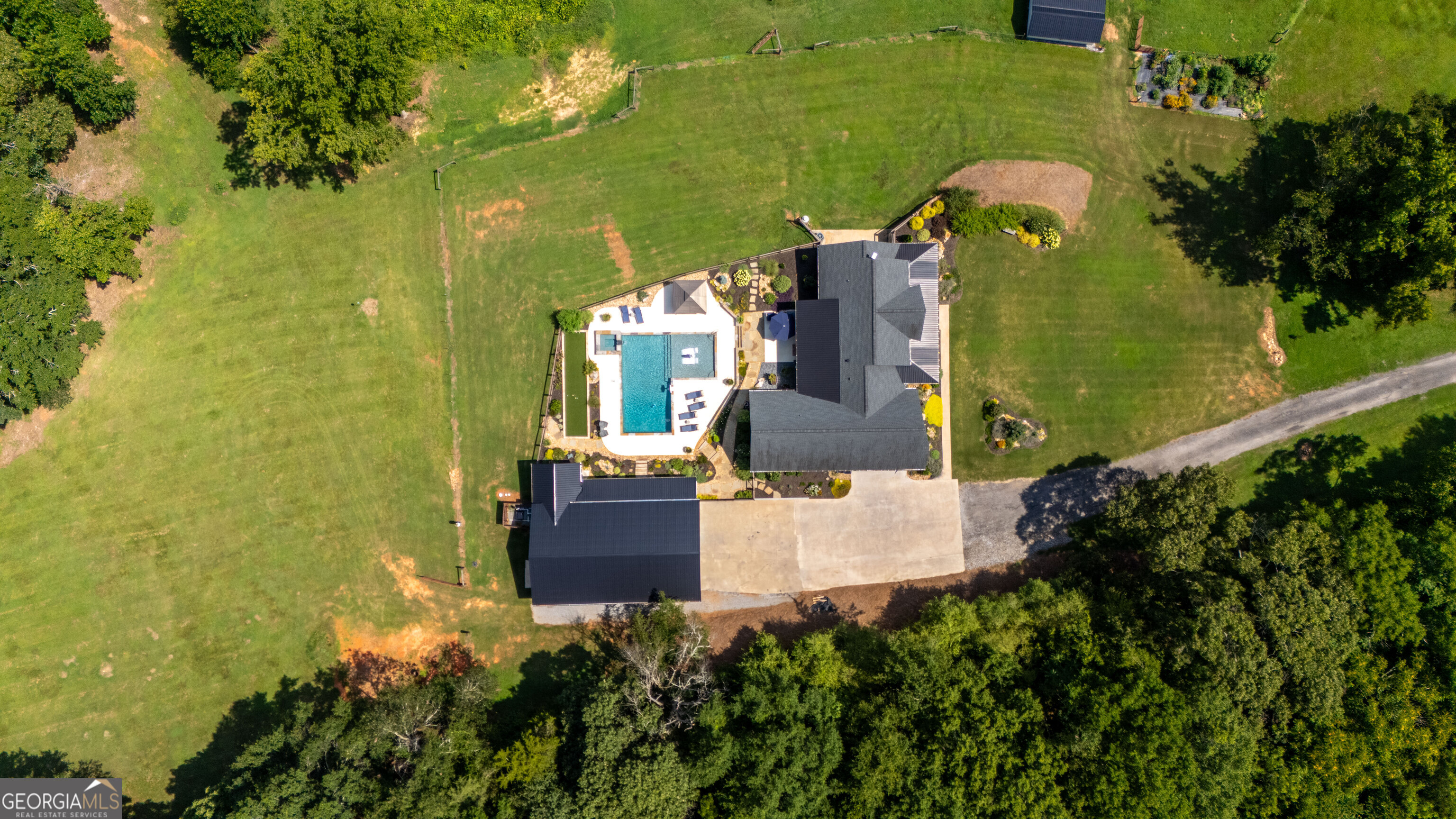 7625 W County Line Road Lula GA 30554