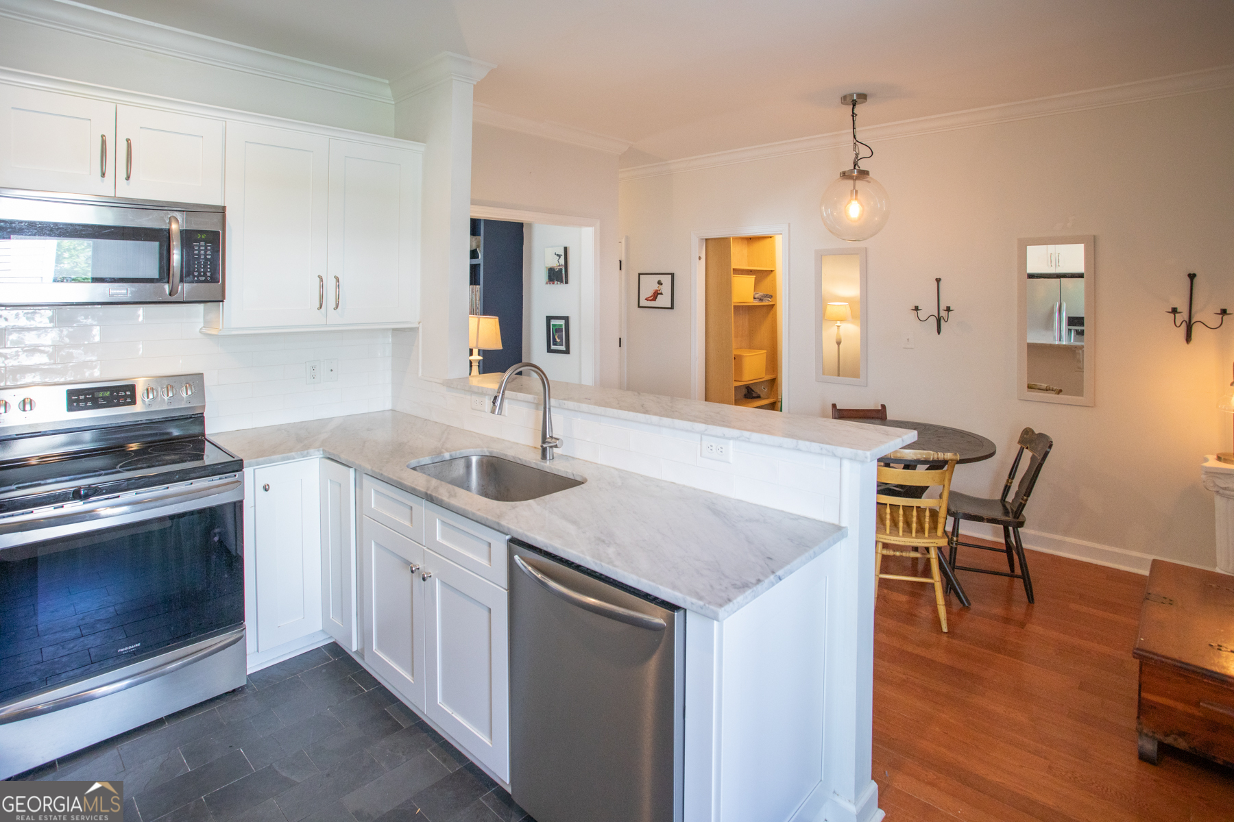 218 E 33rd Street Savannah GA 31401