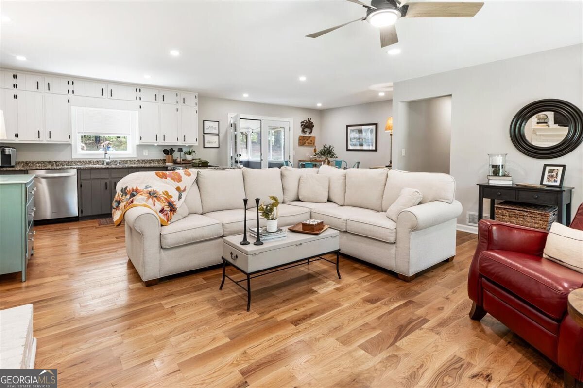 5627 Pinewood Drive Flowery Branch GA 30542