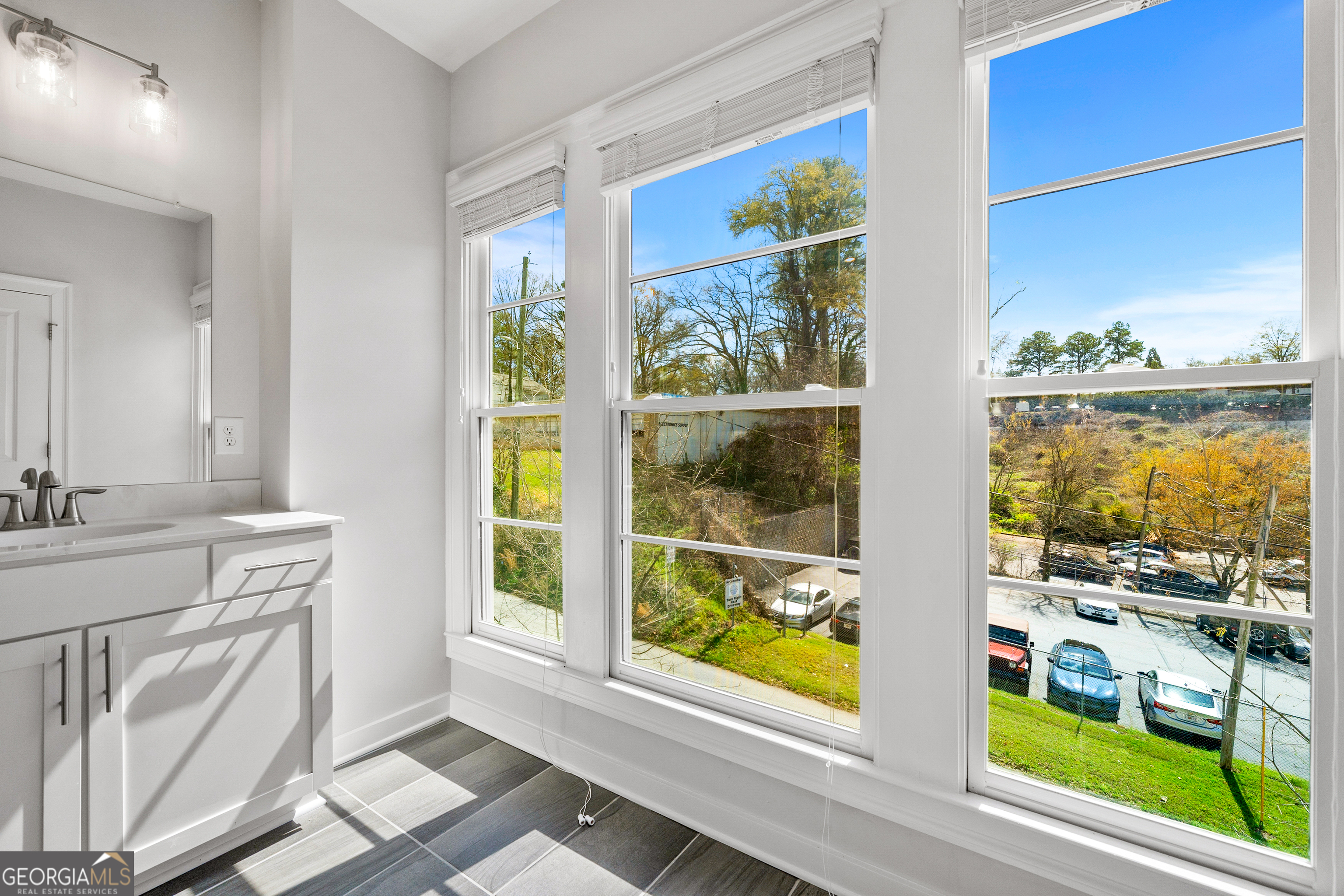 552 Ember Lane NW Atlanta GA 30318