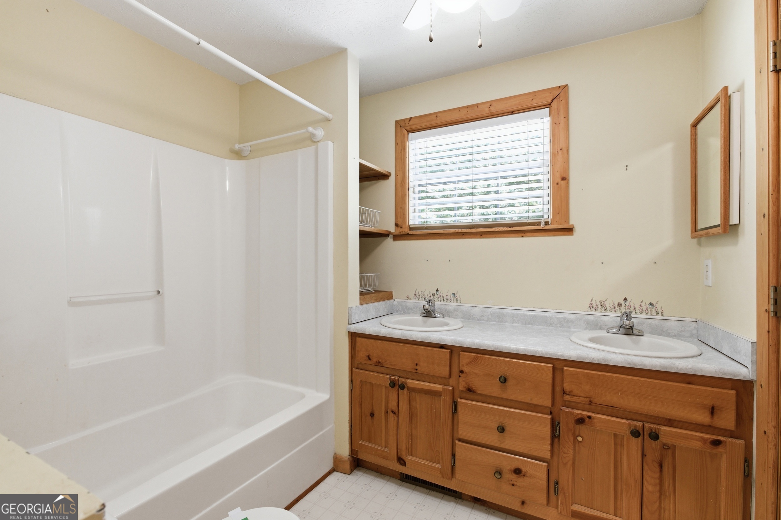 47 Terrys Place Cleveland GA 30528