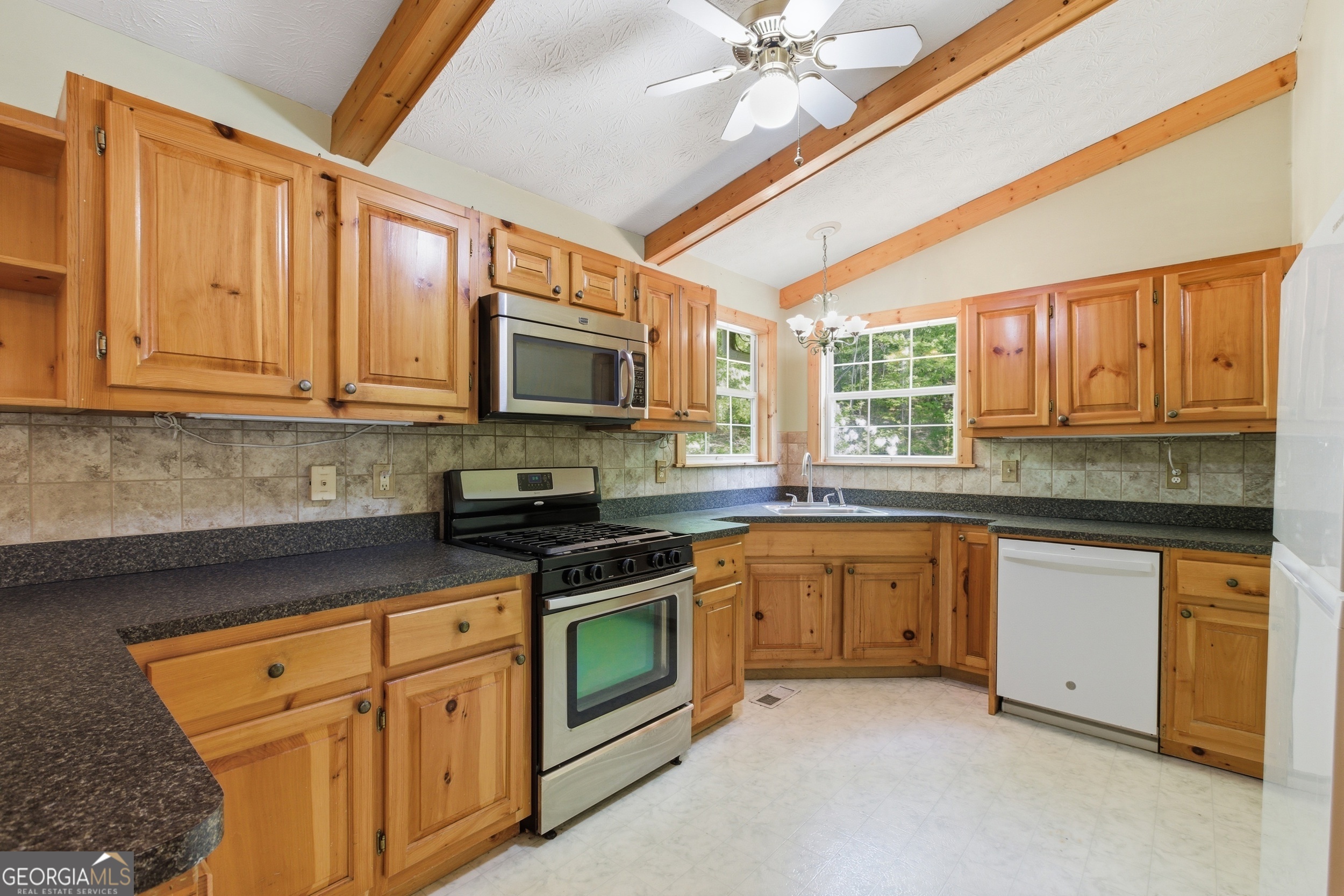 47 Terrys Place Cleveland GA 30528