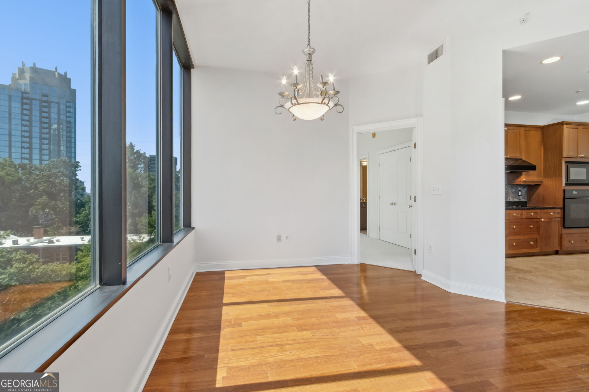 2828 Peachtree Road NE Atlanta GA 30305