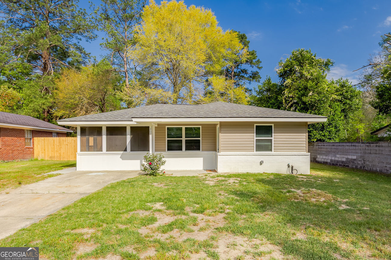 308 E 4th Street Springfield GA 31329