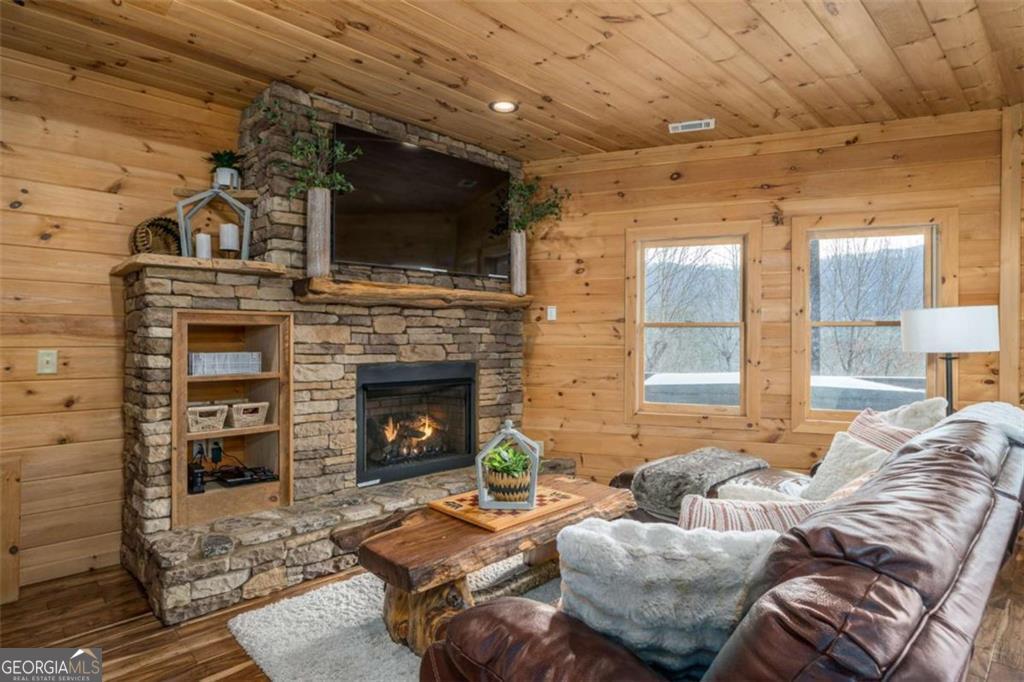 411 Ridge Trail Blue Ridge GA 30513