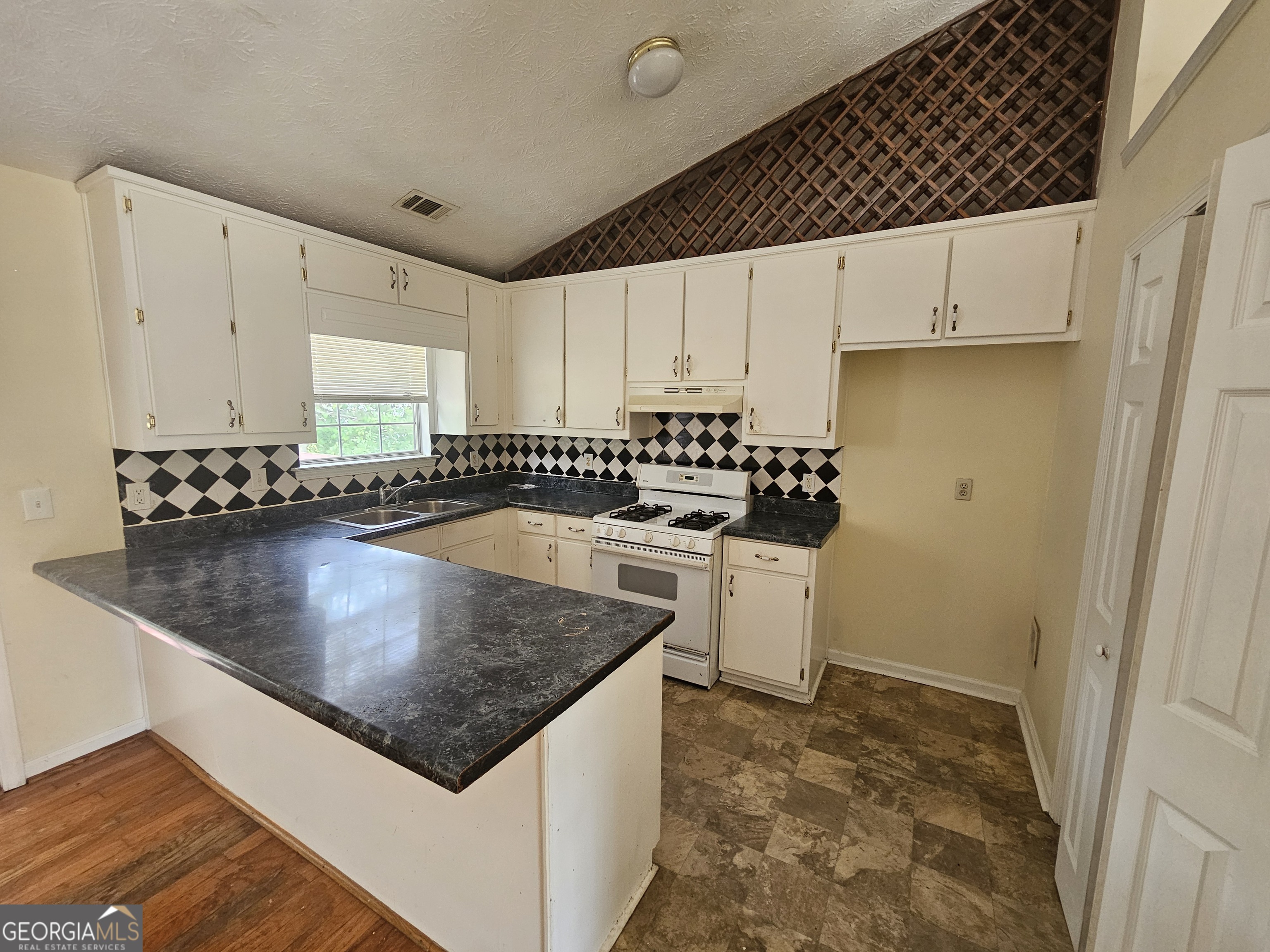 8257 Mountain Pass Riverdale GA 30274