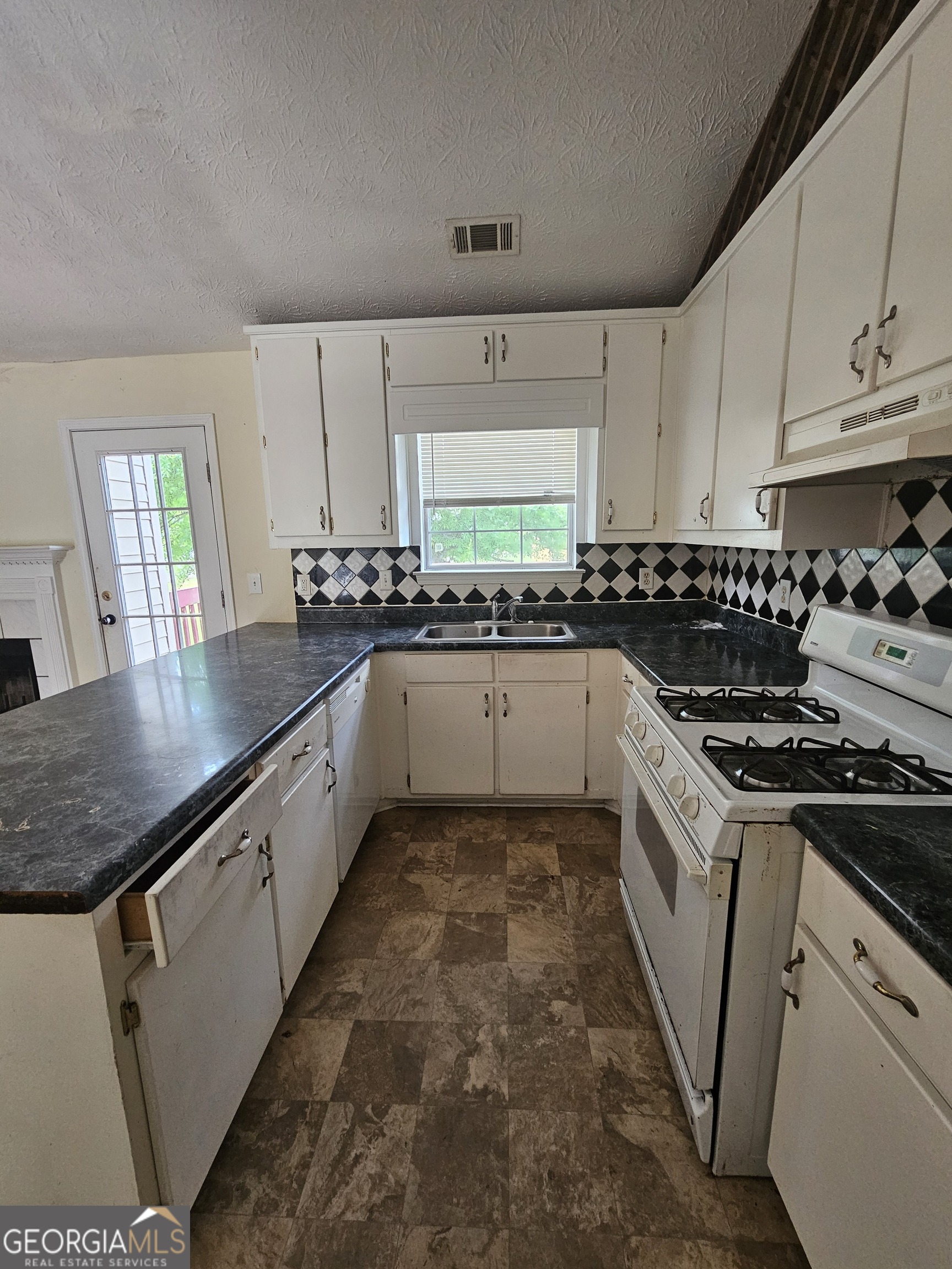 8257 Mountain Pass Riverdale GA 30274