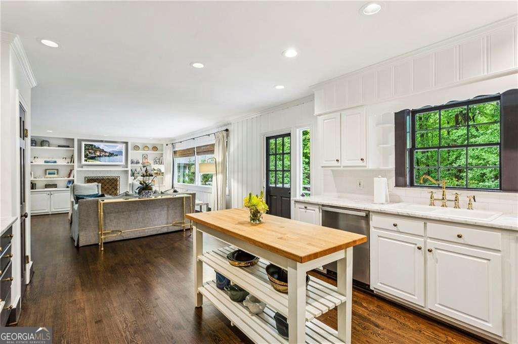 2988 Rockingham Drive NW Atlanta GA 30327
