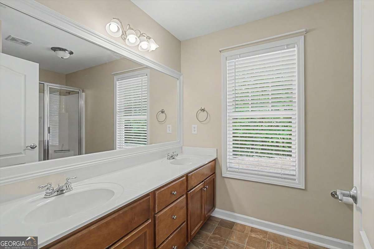 516 Arden Close Woodstock GA 30188