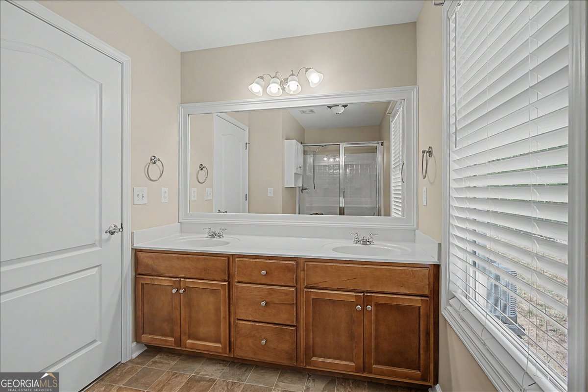 516 Arden Close Woodstock GA 30188
