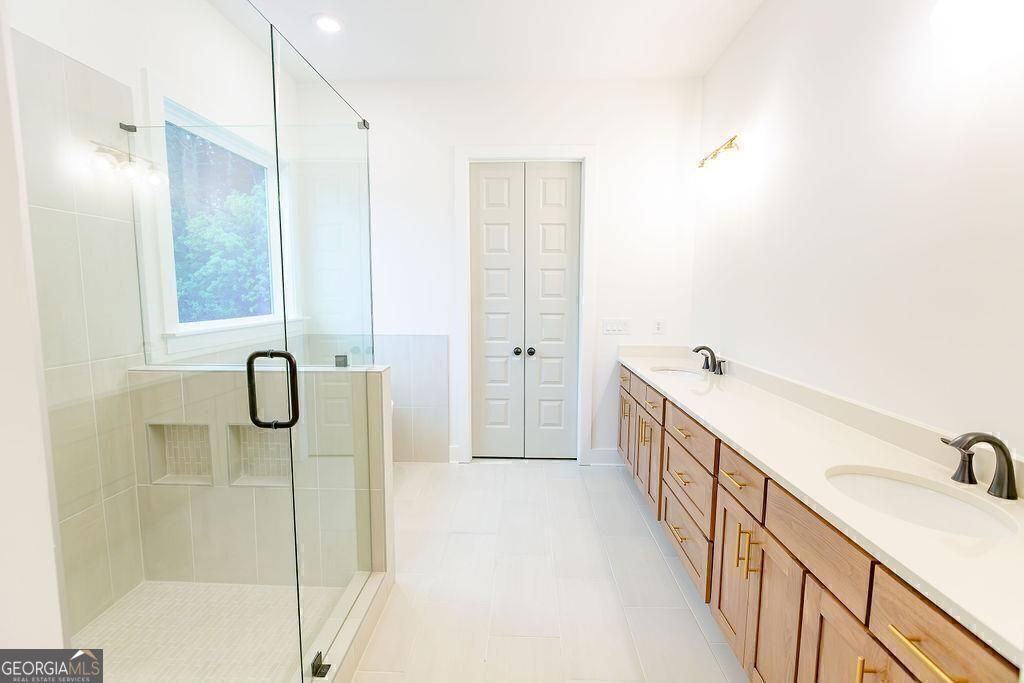 8420 Creekside Overlook Drive Gainesville GA 30506
