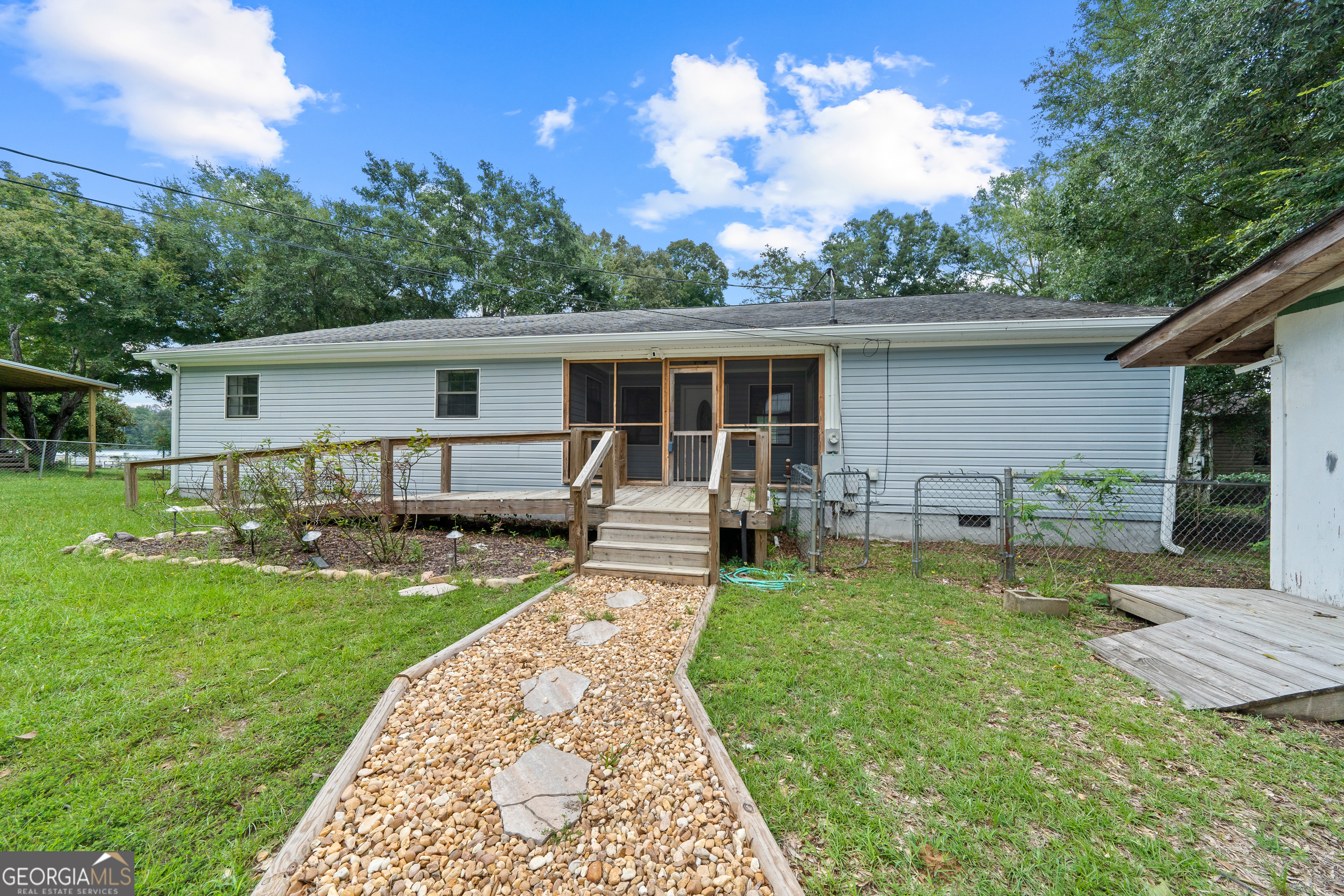 274 S Steel Bridge Road Eatonton GA 31024