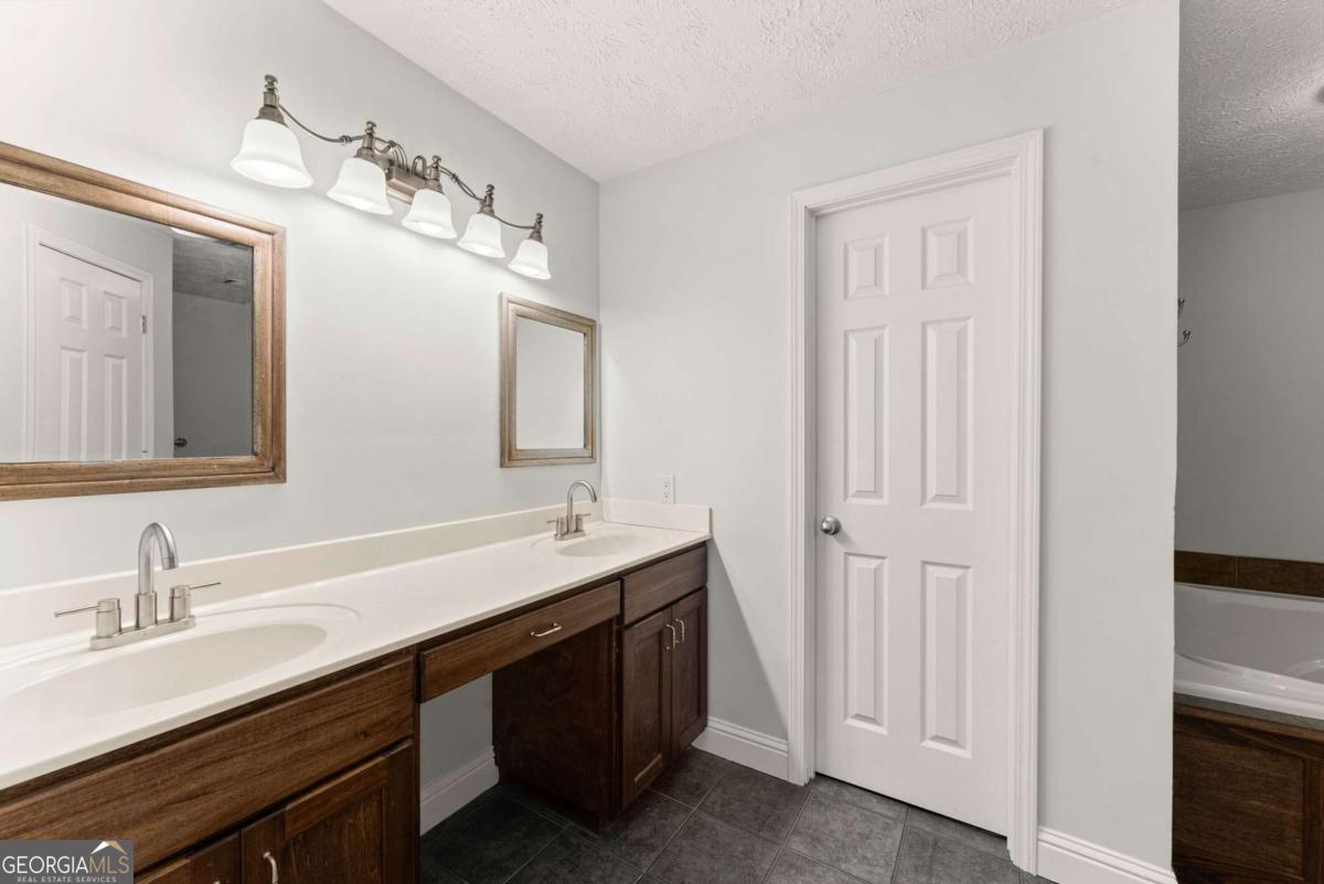 59 W Wright Street Winder GA 30680