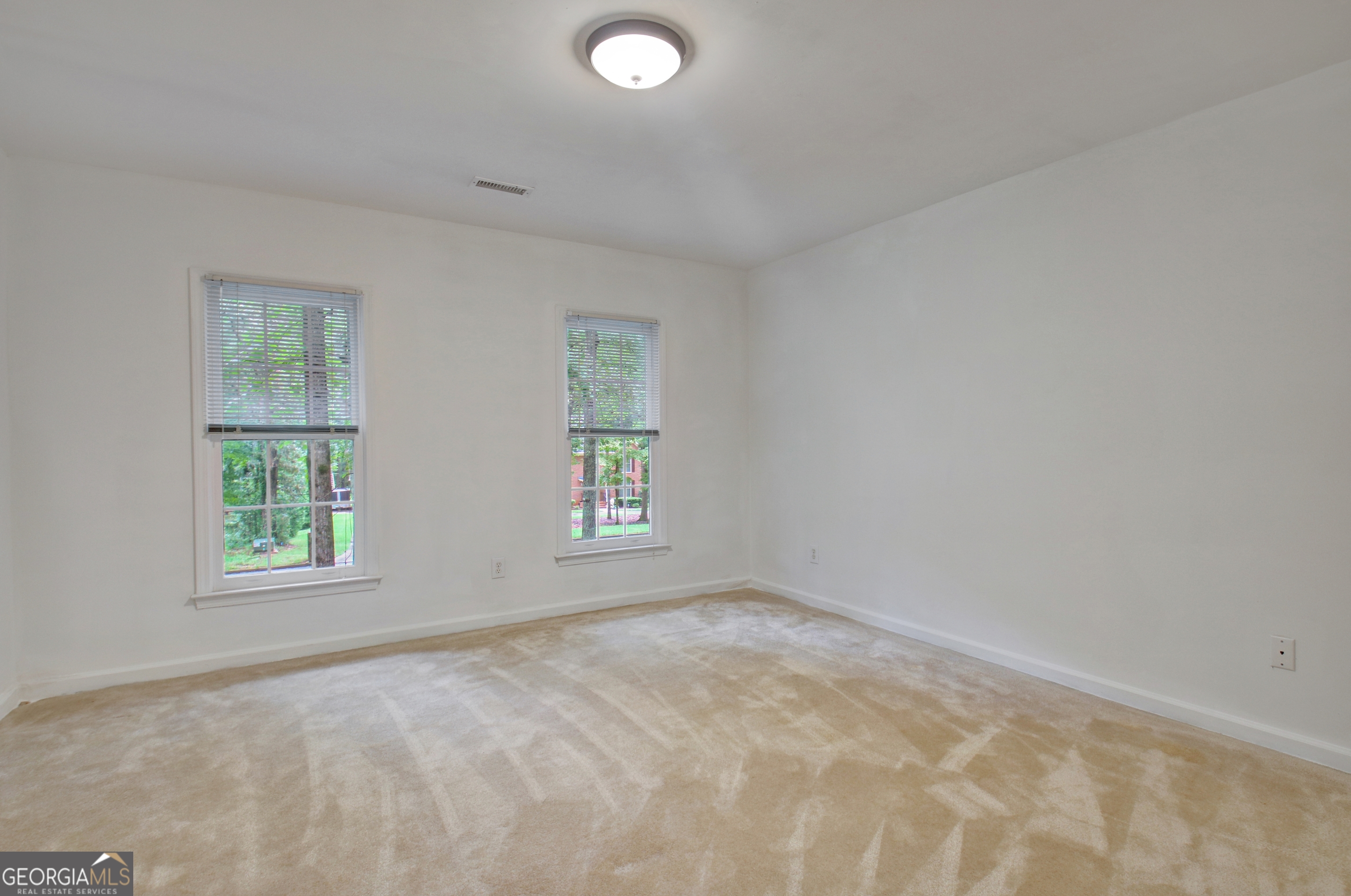 125 Oak Knoll Fayetteville GA 30214