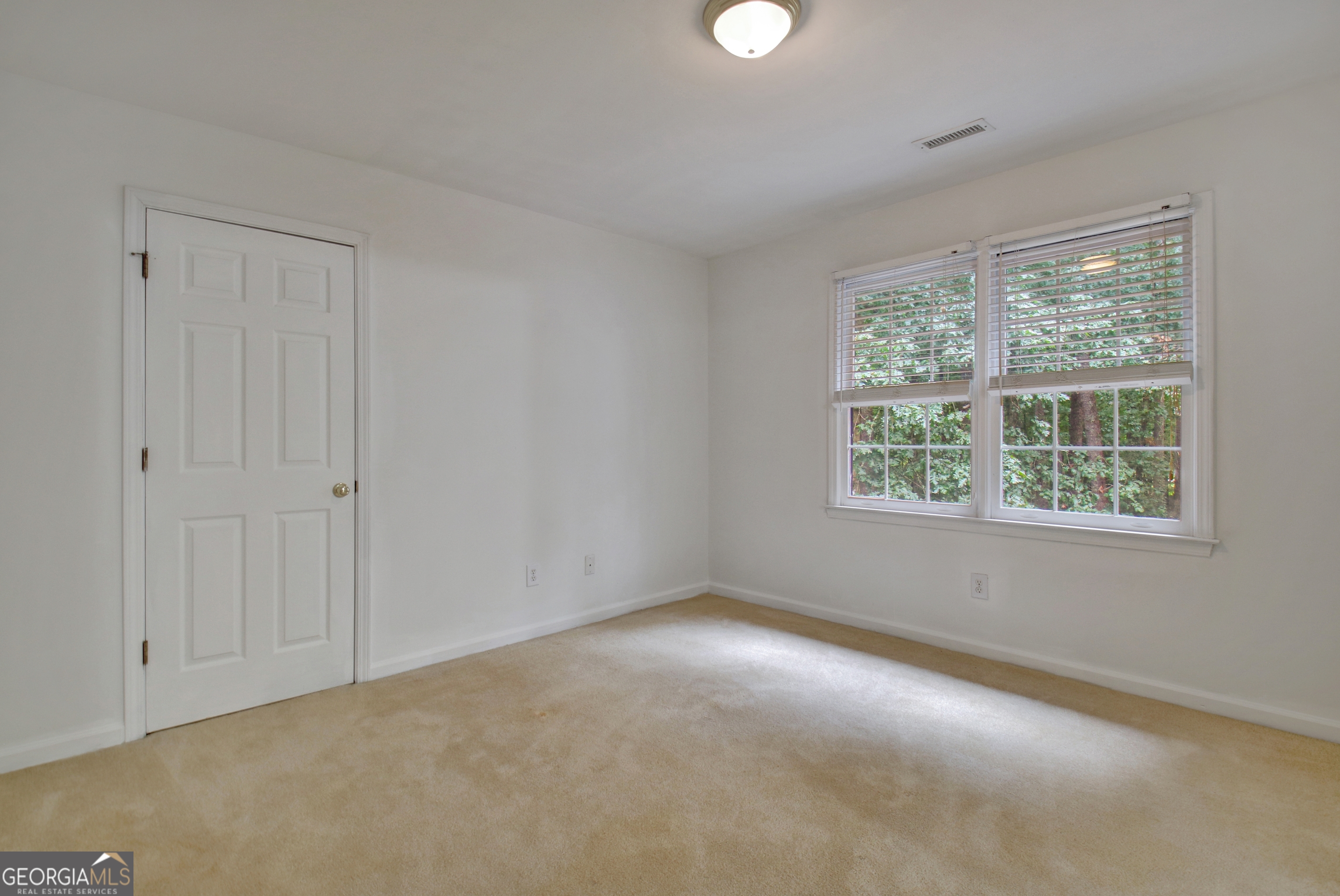 125 Oak Knoll Fayetteville GA 30214