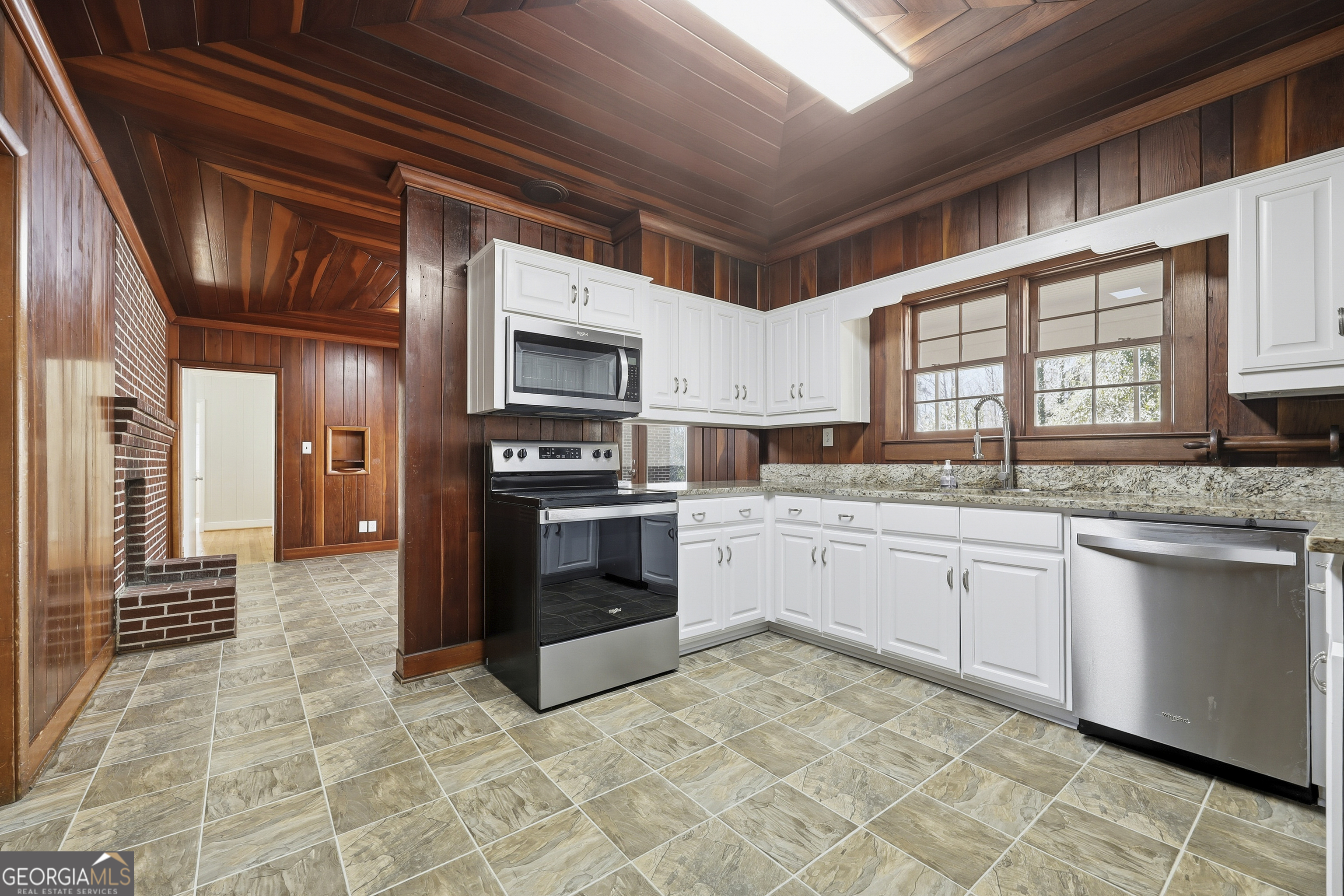 88 W New Street Winder GA 30680