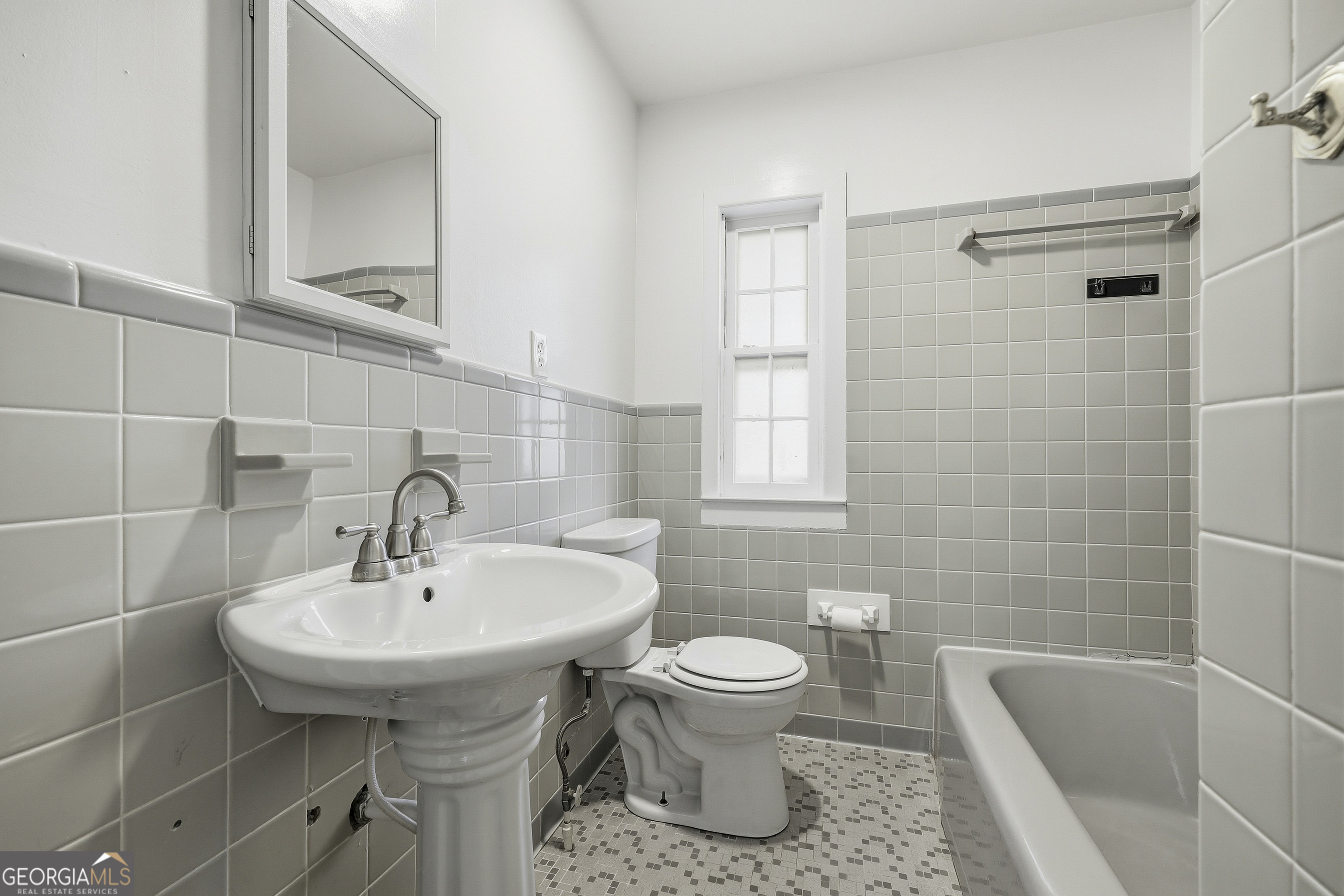 88 W New Street Winder GA 30680