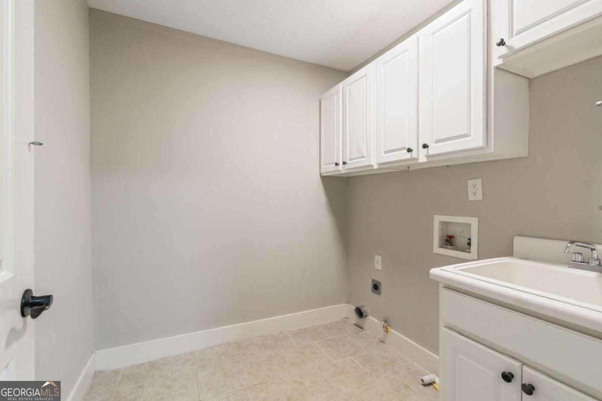 2594 Old Roswell Road SE Smyrna GA 30080