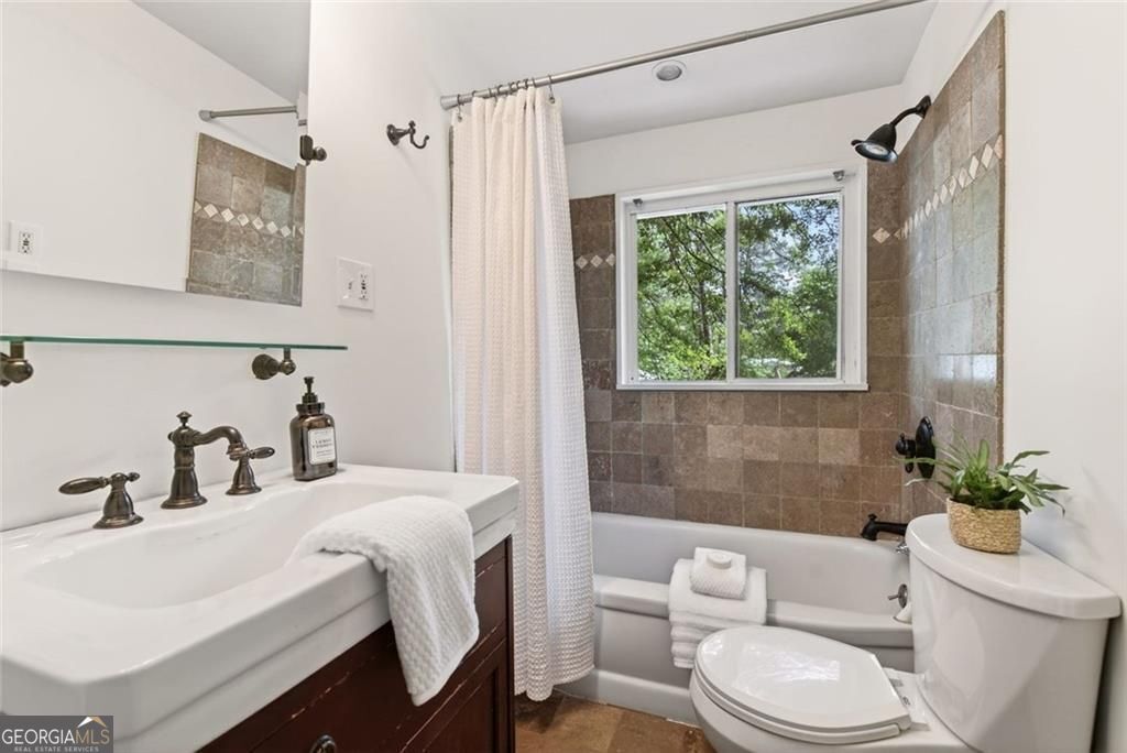 2468 Skyland Trail NE Brookhaven GA 30319