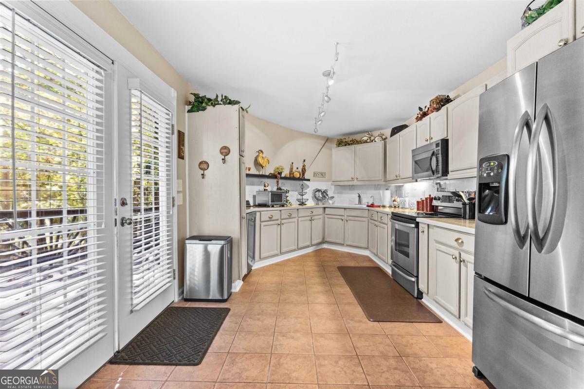 1251 White Oak Drive White Plains GA 30678