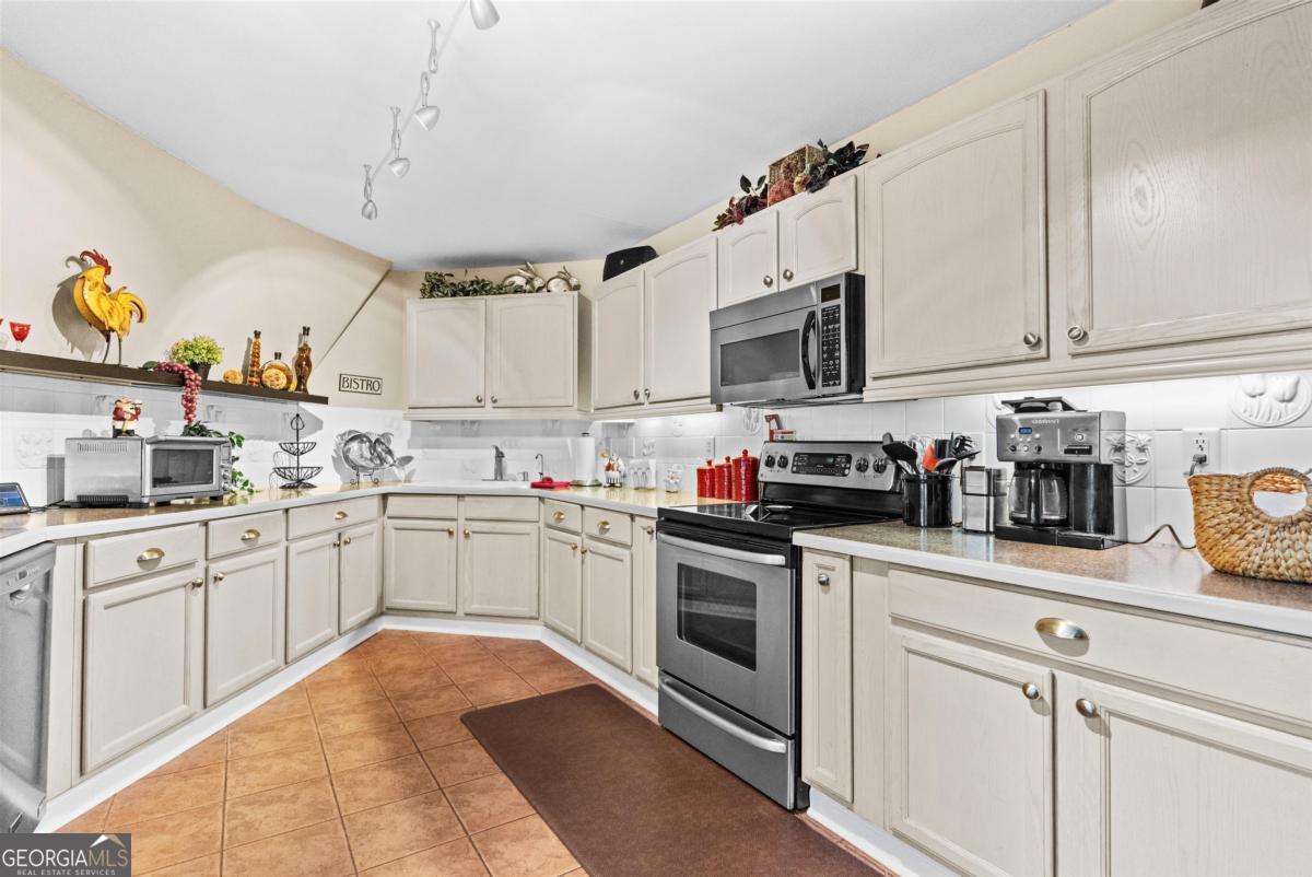 1251 White Oak Drive White Plains GA 30678