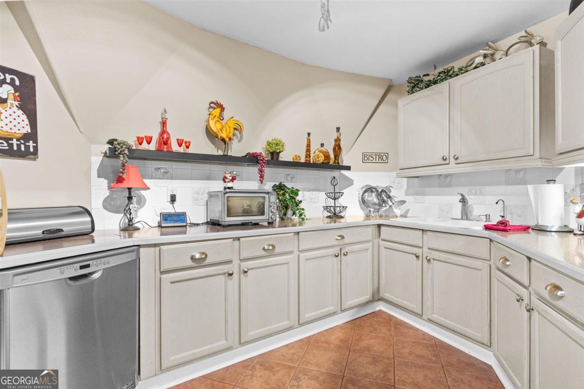 1251 White Oak Drive White Plains GA 30678